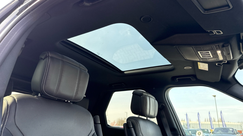 Land Rover Discovery 3.0 D300 Dynamic SE 5dr Auto Diesel Station Wagon